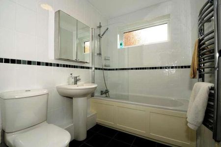 Staines Road West, Sunbury On Thames, TW16 - Photo 3