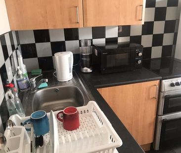 Room in a Shared Flat, Taylors Green, W3 - Photo 3