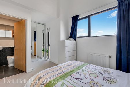 Cairns Avenue, LONDON - Photo 3