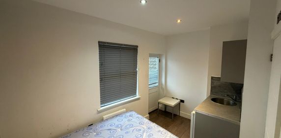 Studio Flat, Courthill Road, SE13 - Photo 2