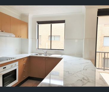 4/15 Britannia Avenue, Broadbeach, Qld 4218 - Photo 2