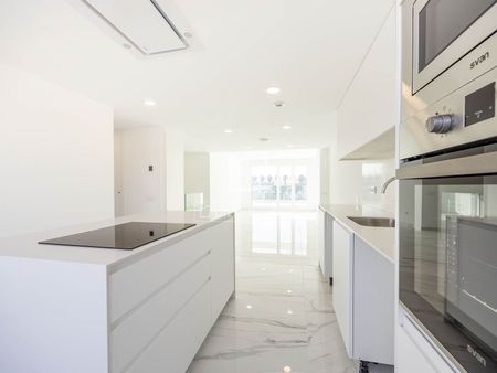 Excellent 3 Bedroom penthouse with 33m² terrace for rent in Ciudad de las Ciencias - Photo 3