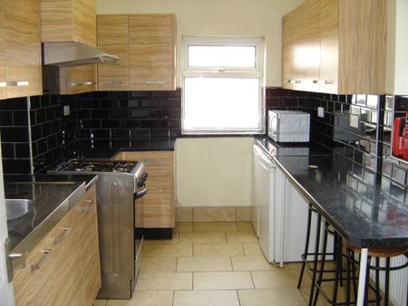 Room in a Shared House, Granville Road, S2 - Photo 4