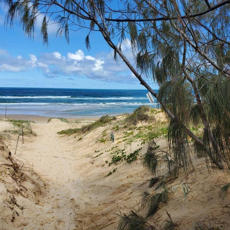 2 Bedroom Unfurnished Unit - Opposite the Beach - Photo 1