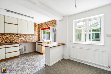 4 bedroom semi-detached house to rent - Photo 2