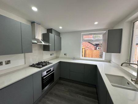 4 bedroom detached house to rent - Photo 5