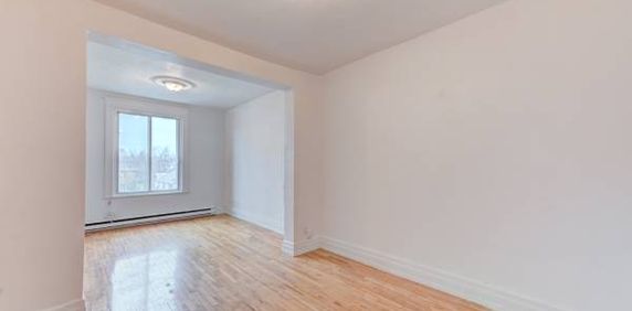 Renovated 5-1/2 in Verdun, available immediately. - Photo 2