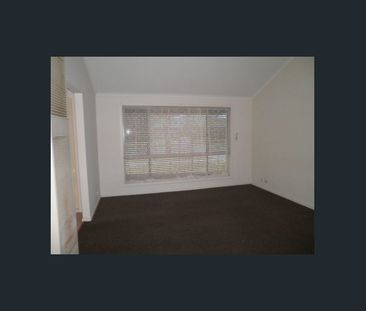 SPACIOUS 3-BEDROOM HOME IN PRIME LOCATION - Photo 2