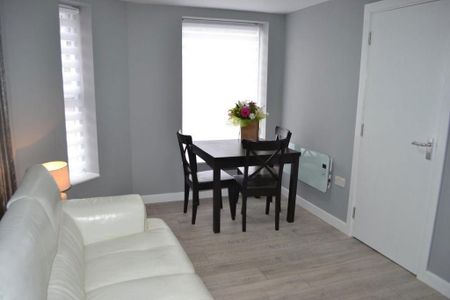 3 bedroom flat to rent - Photo 3