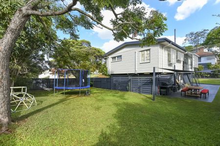 64 Foxton Street, - Photo 3