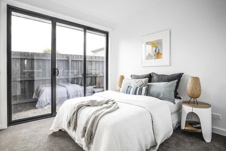 Luxurious 4 Bedroom Townhouse in the Heart of Preston! - Photo 4