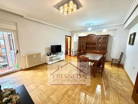 Alquiler de piso en Calle Foncalada s/n - Photo 2