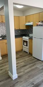 SPACIOUS, CAT FRIENDLY TOP FLOOR CORNER 1 bedroom w Balcony- - Photo 3