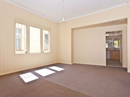 Highgate Hill - Photo 1