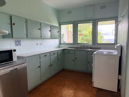 Charming Home with Sunroom - Photo 5