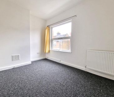 4 bedroom terraced house to rent - Photo 5