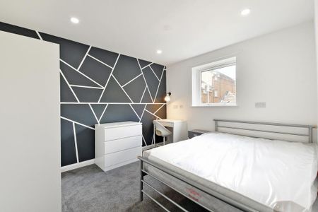 1 bedroom in a house share to rent - Photo 2