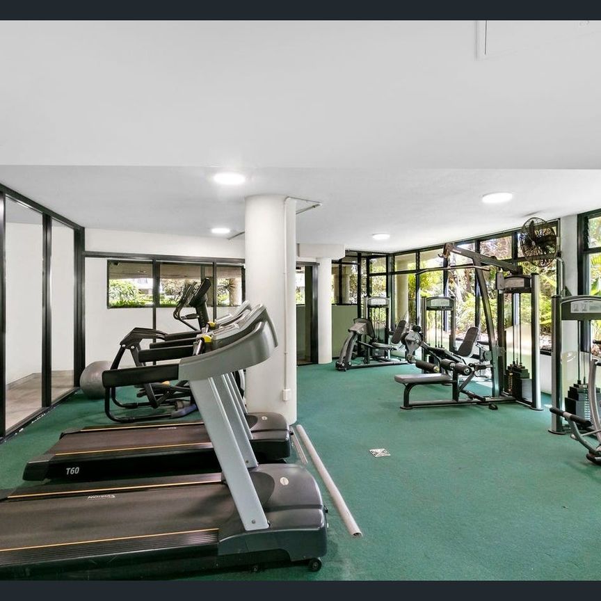 Spacious Two-Bedroom Apartment with Resort-Style Facilities - Photo 1