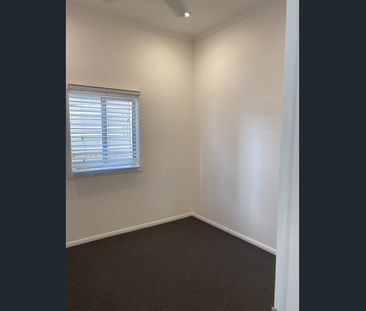 Charming Wynnum Cottage - Photo 6