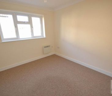 3 bedroom flat to rent - Photo 2