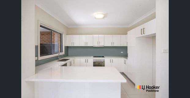 Neat & Spacious Duplex Available in Picnic Point - Photo 1