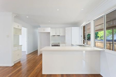 4 Bedroom modern home, just 10 mins to the beach Contact Julie Sykes 0438 050 110 Weekly rent will increase to $725 on 26/01/2026 - Photo 4