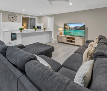 Spacious Family Living in a Quiet Helensvale Pocket - Photo 1