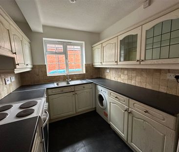 Connaught Road, Fleet, Hampshire, GU51 - Photo 4