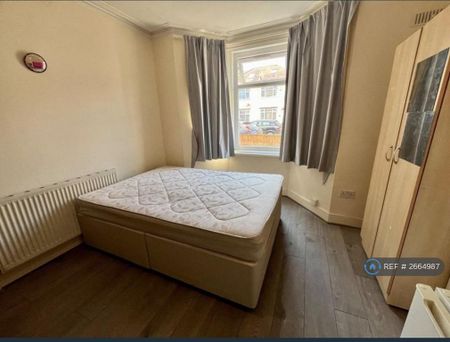 1 bedroom in a house share to rent - Photo 5