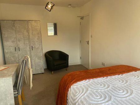 1 bedroom in a house share to rent - Photo 3