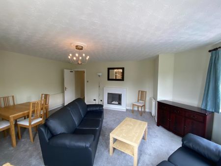 3 bedroom flat to rent - Photo 2