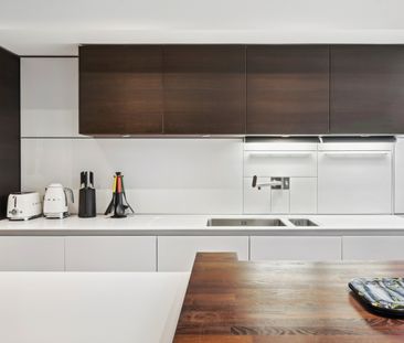 Recently renovated two-bedroom apartment in Knightsbridge - Photo 6