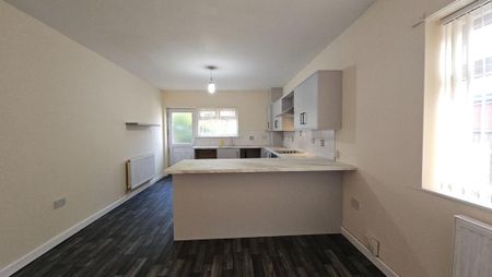 4 bedroom detached bungalow to rent - Photo 3