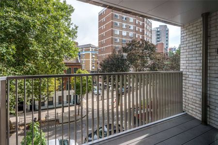 A high specification two bedroom apartment with two private balconies. - Photo 5