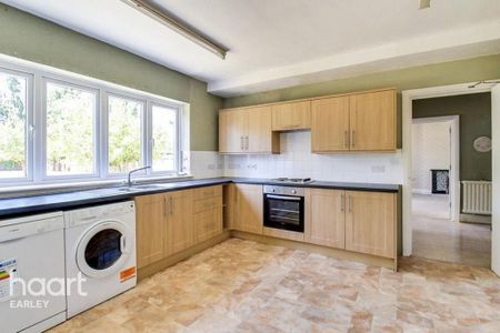 1 bedroom in a house share to rent - Photo 3