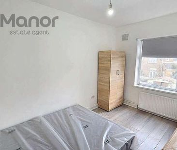 Lonsdale Avenue, East Ham, E6 - Photo 4