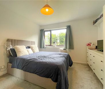Englefield Green, Egham, Surrey, TW20 0PA - Photo 3