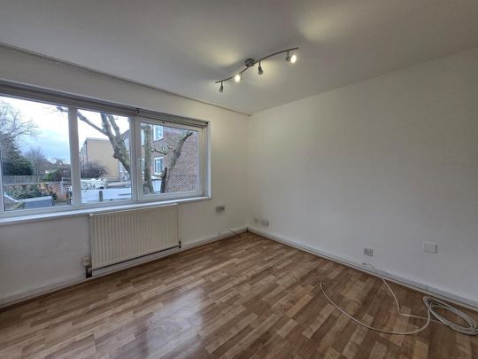 4 bedroom flat to rent - Photo 1