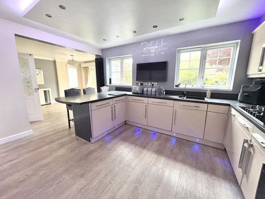 4 bedroom detached house to rent - Photo 1