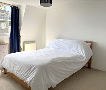 A light and spacious, well presented apartment in an excellent loca... - Photo 2