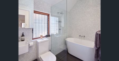 Charming Two-Bedroom Terrace in the Heart of Chippendale! - Photo 5