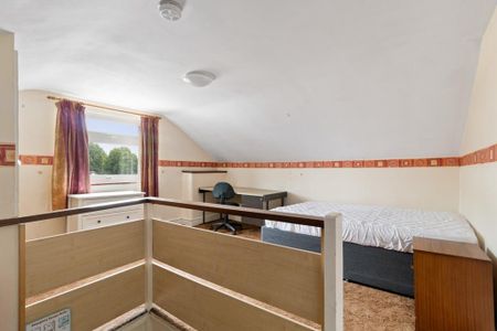 4 bedroom semi-detached house to rent - Photo 2