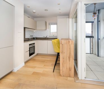 1 Bed Flat, Lotus House, E14 - Photo 1