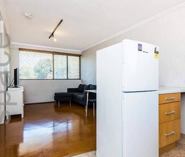 Furnished 1 bedroom unit in Claremont central - Photo 2