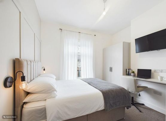 1 bedroom in a house share to rent - Photo 1