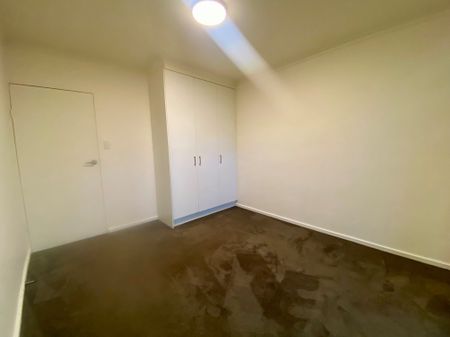 Ground floor, TWO outdoor areas! - Photo 5