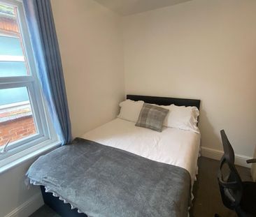 Room in a Shared House, Newcombe Road, SO15 - Photo 4