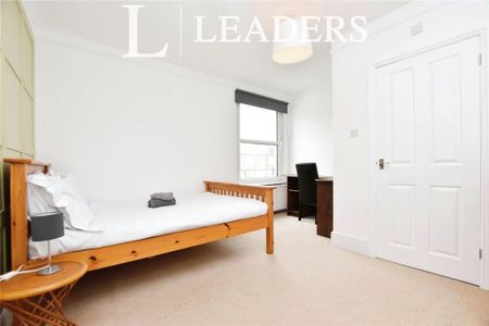 1 bedroom in a house share to rent - Photo 4