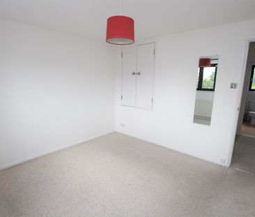 2 bedroom Terraced House to let - Photo 4