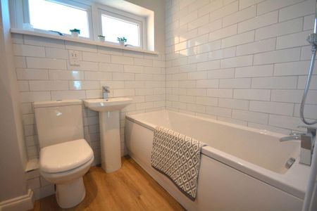 3 bedroom terraced house to rent - Photo 5